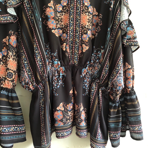 Boutique cold shoulder top - Picture 3 of 5